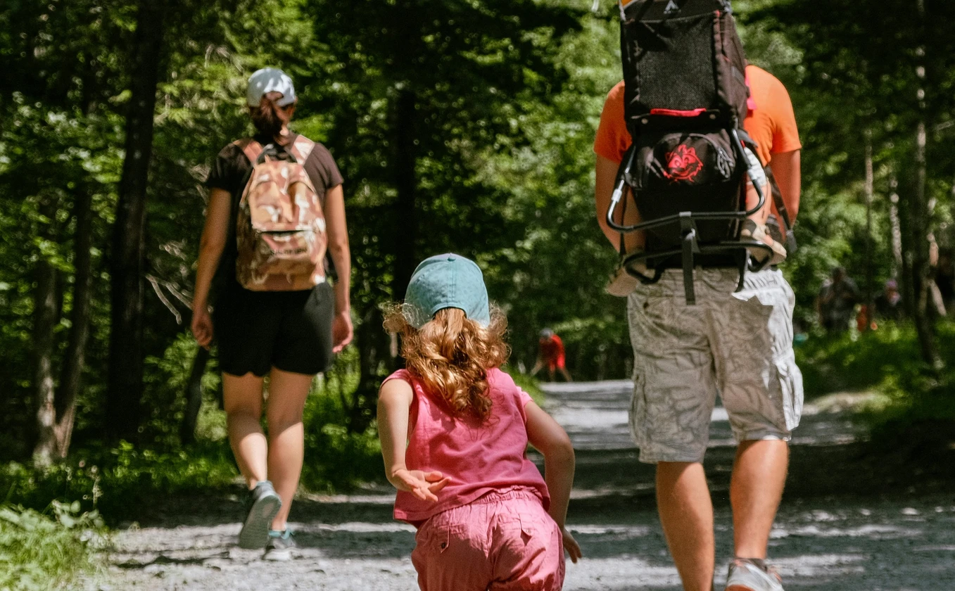 Randonnée avec les enfants Christian Harb via Unsplash