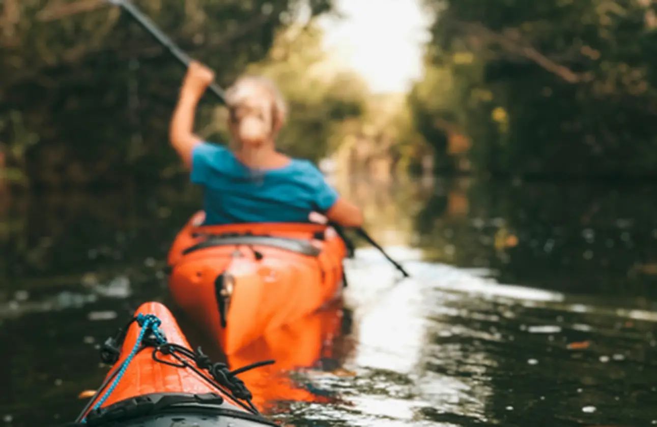 canoë sur une rivière